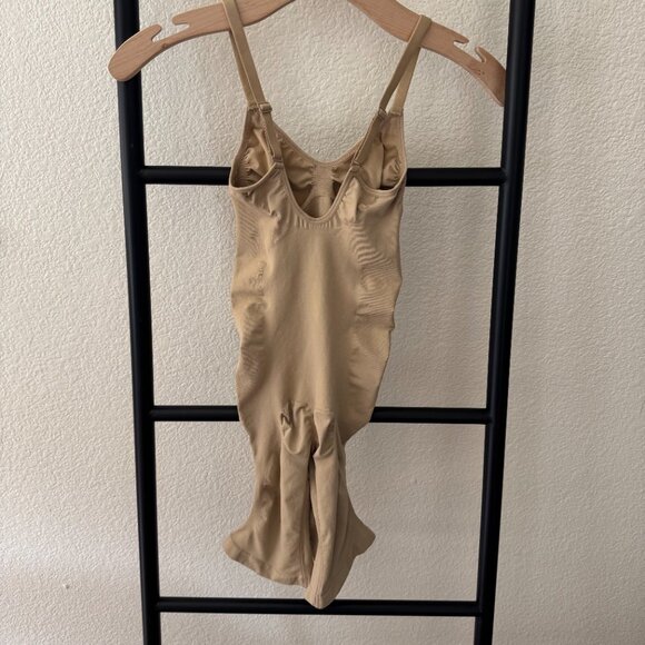 Quince Clay Sculpting Mid-Thigh Bodysuit Size L/XL - Picture 9 of 9
